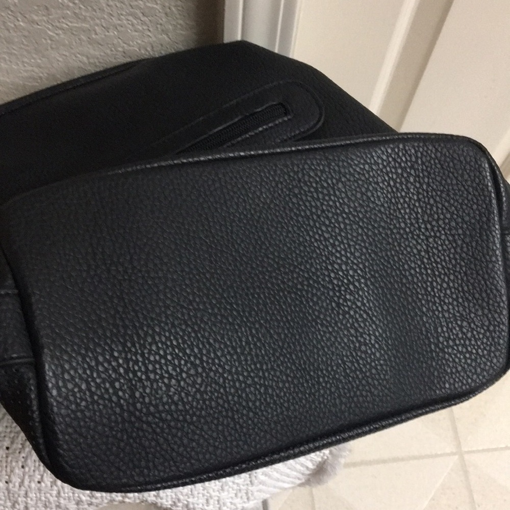 NWOT Pebbled Vegan Shoulder Bag with Large Tassel - Picture 11 of 12